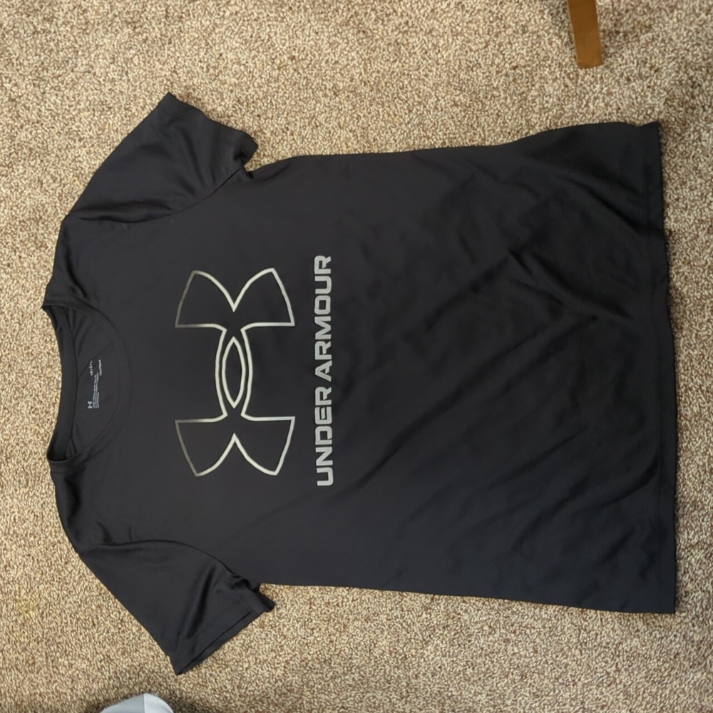Medium under armour dry fit black shirt